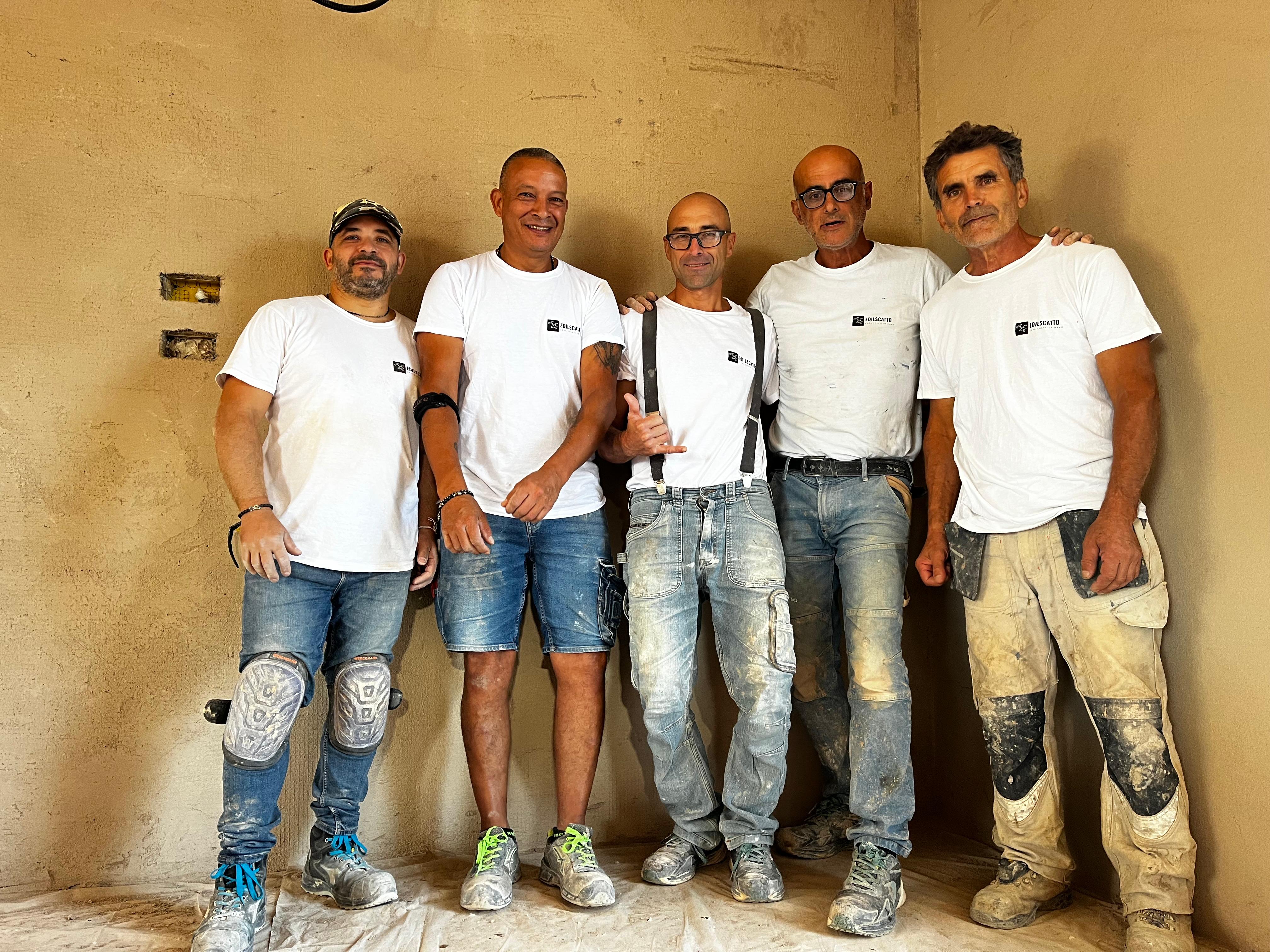 Squadra EDILSCATTO al lavoro su cantiere di ristrutturazione